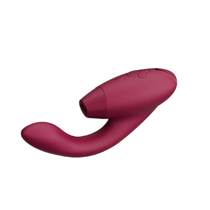 Womanizer Duo 2 i bordeaux set fra siden med buet form, lufttryk og vibratorfunktion til par, der ønsker sanseligt og diskret sexlegetøj.