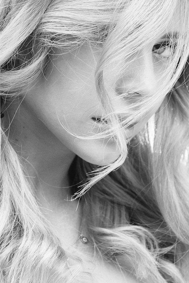 alexander-krivitskiy-unsplash-woman-face-640x960 - Nevola