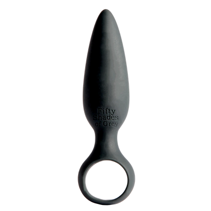 Fifty Shades of Grey Silikone Butt Plug i klassisk sort design. Den koniske form og den sikre base med fingerhul giver komfort og kontrol ved brug.