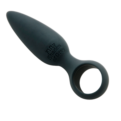Nærbillede af Fifty Shades of Grey Silikone Butt Plug med blød, mat overflade og ergonomisk ringbase. Perfekt til kontrolleret og behagelig stimulering.