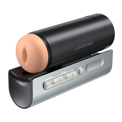 Lovense automatisk masturbator med hudfarvet sleeve monteret i sort cylinder. Innovativt sexlegetøj til mænd, der kombinerer teknologi, intens stimulation og brugervenlig kontrol.