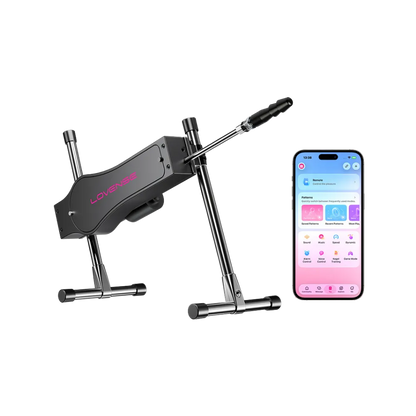 Lovense Sex Machine med smartphone, der viser Lovense Remote-appen til styring