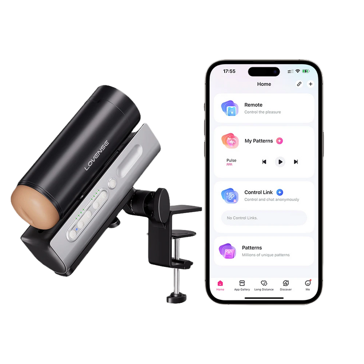 Lovense Solace Pro masturbator med app – visning af det automatiske sexlegetøj til mænd sammen med smartphone-app for fjernbetjening og mønsterstyring.