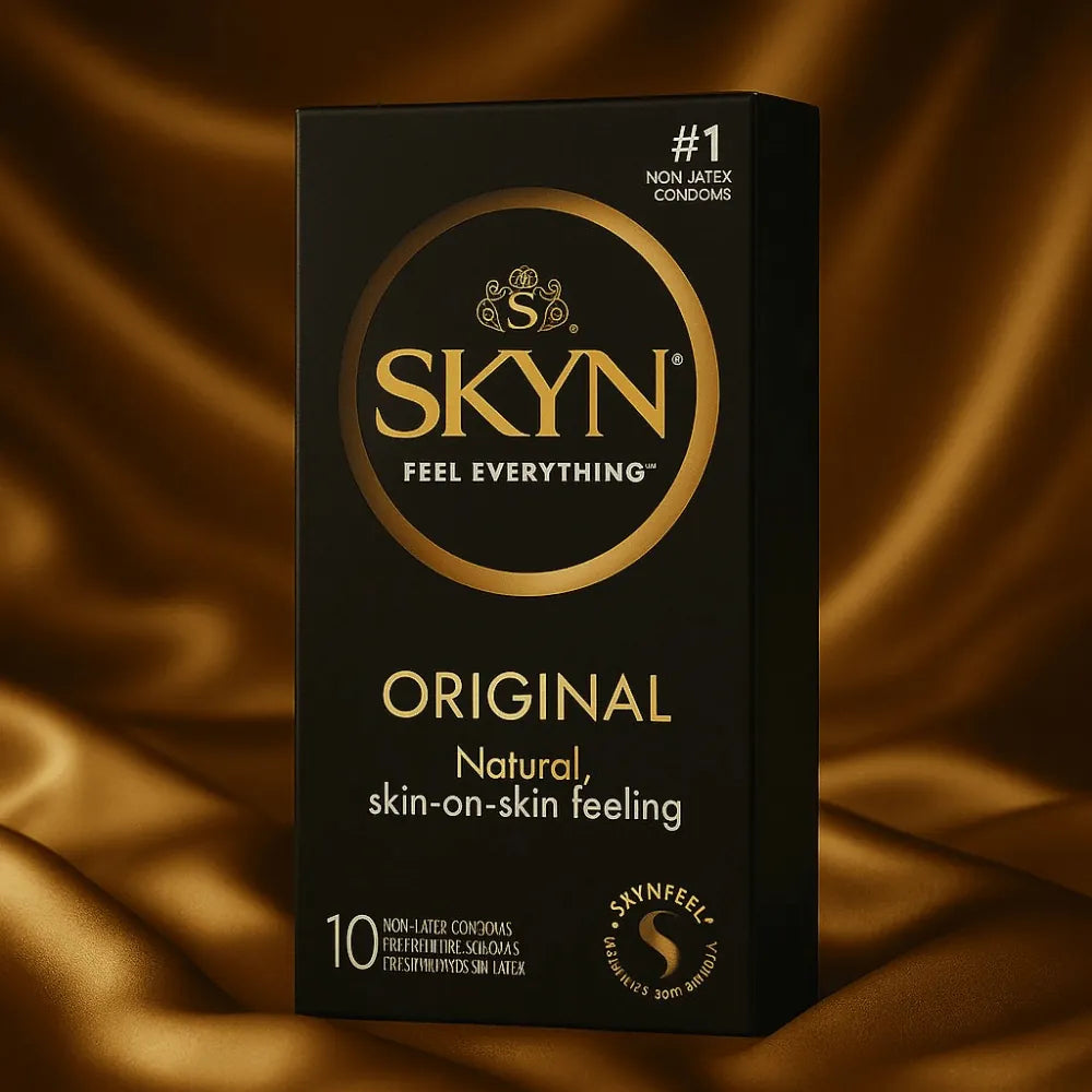 SKYN Original kondomer i elegant sort og gylden æske. Latexfri design med naturlig hud-mod-hud følelse. Fremstillet i SKYNFEEL™ og ideel til sensitiv hud og tryg intimitet.