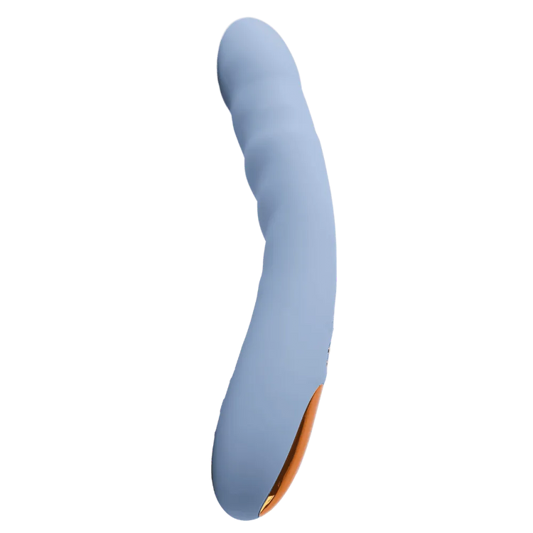 Svakom Ava Neo interaktiv thrusting vibrator i cornflower blue, set fra siden med elegant buet design og rillede detaljer – fremstillet i blød silikone med gylden bund. Perfekt til intens, rytmisk nydelse.