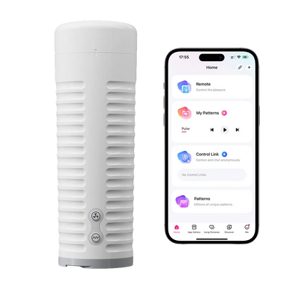 Smartphone viser app-interface til styring af Svakom masturbator. Billedet illustrerer funktioner som mønstre, fjernstyring og synkronisering i app-styret sexlegetøj til mænd.