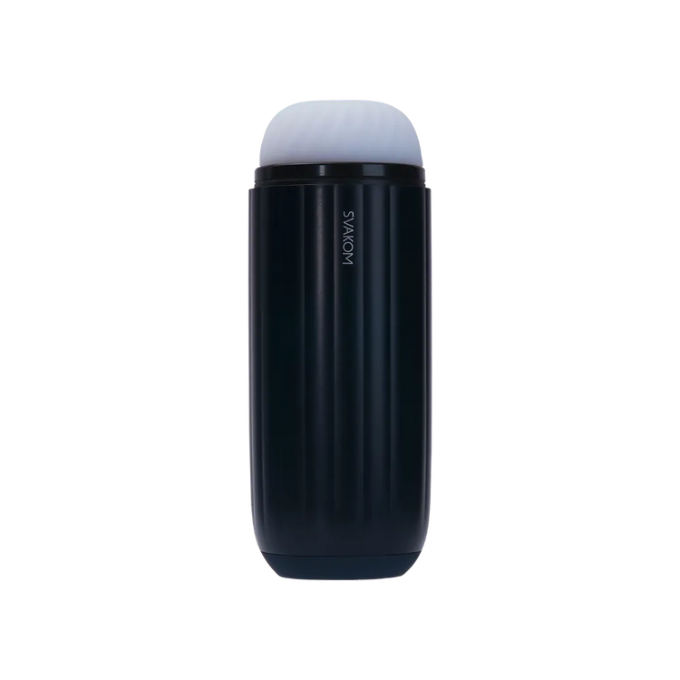 Svakom Sam Neo 2 fotograferet med det bløde sleeve synligt, så indersidens struktur og form fremhæves. Et informativt billede, der viser funktionalitet og kvalitet til mænd, der ønsker behagelig og stilren nydelse.