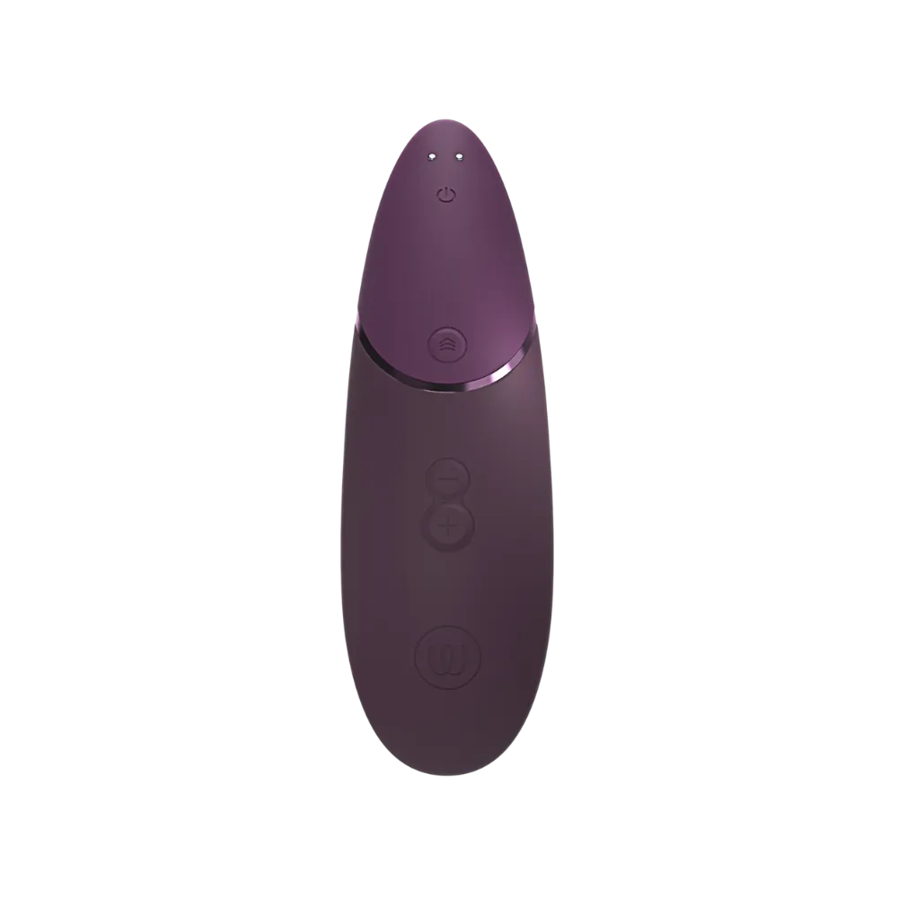 Womanizer Next i aubergine set ovenfra med power-knap, sensor og Climax Control-knapper. Kompakt og diskret design i luksuriøs auberginefarve.