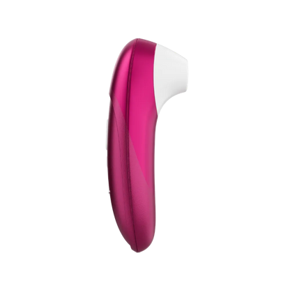 Womanizer Pro lufttryksvibrator i vibrant pink vist i sideprofil. Stilrent sexlegetøj til kvinder med Pleasure Air teknologi, ergonomisk greb og designet til diskret og effektiv klitorisstimulering.